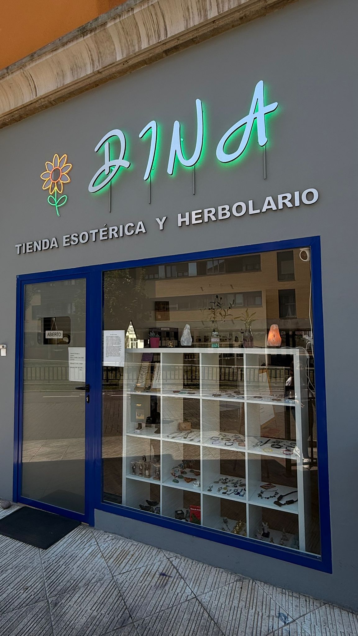 ZINA Tienda Esotérica - Rótulo de fachada completo